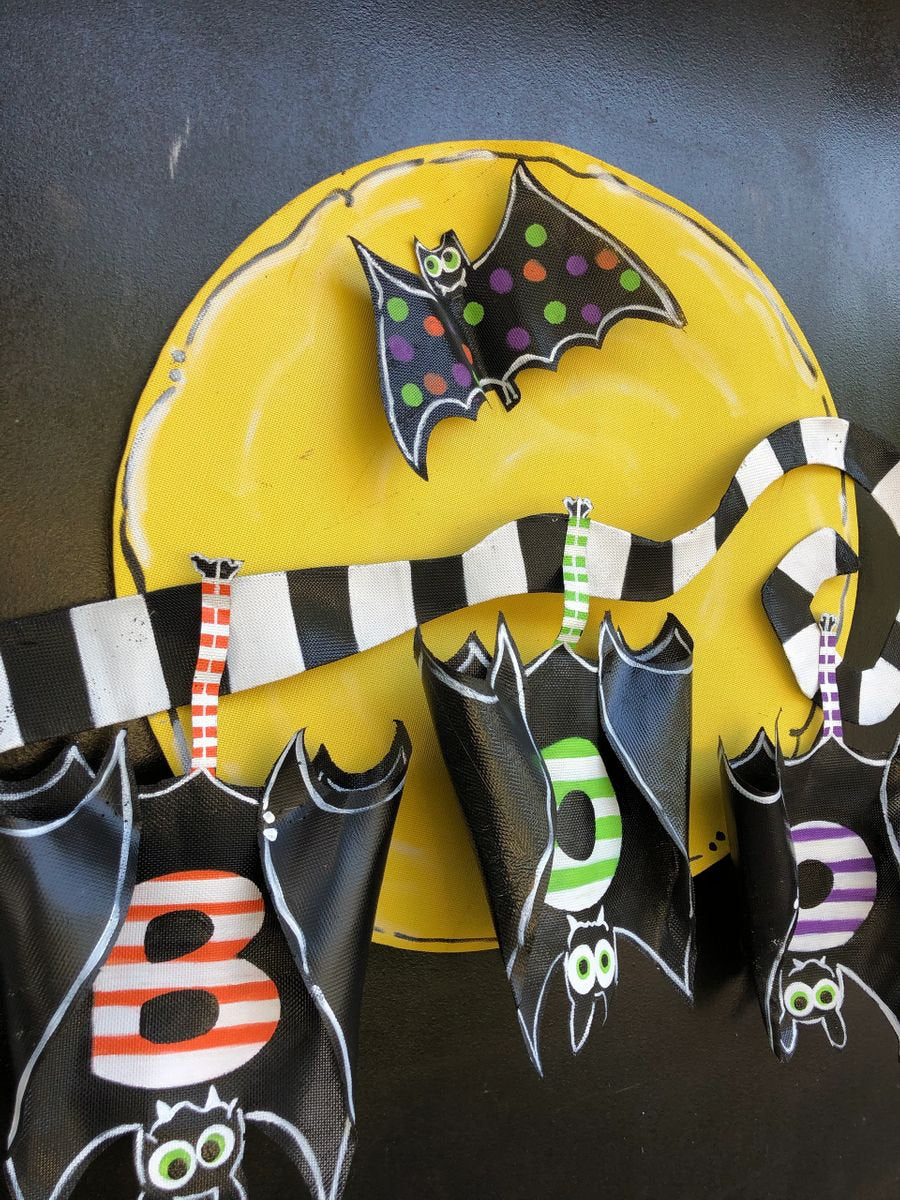 HALLOWEEN DOOR DECOR / Large Screen Wire Halloween Boo Bats with Moon Doornament Door Hanger