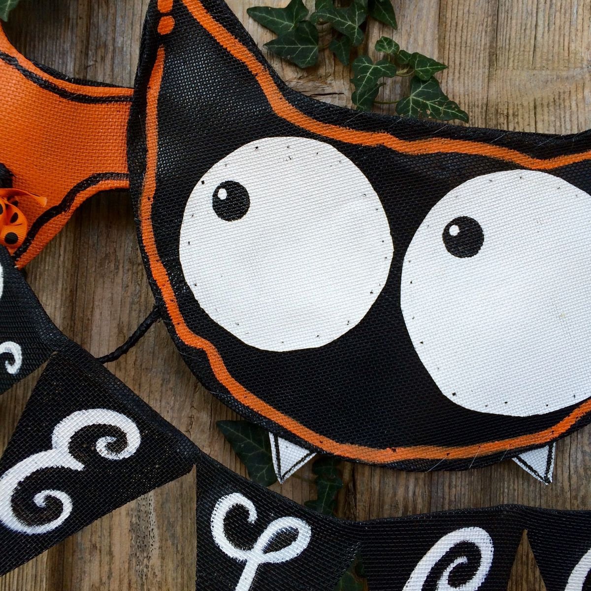HALLOWEEN DOOR DECOR / Halloween Screen Wire Vampire Bat with "Velcome" Sign Door Hanger Wreath Decoration