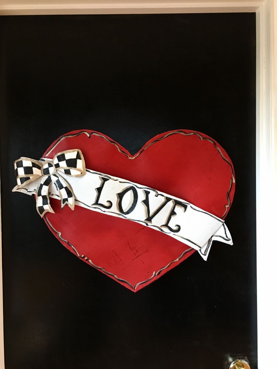 VALENTINES DOOR DECORScreen Wire Valentines Day Heart with LOVE Banner and Black and White Check Bow Doornament Door Hanger Wreath Decor