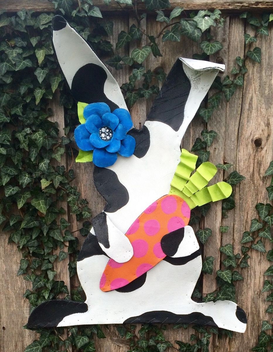EASTER DOOR HANGER / Black and White Spotted Screen Wire Easter Bunny Rabbit Doornament Door Hanger Wreath