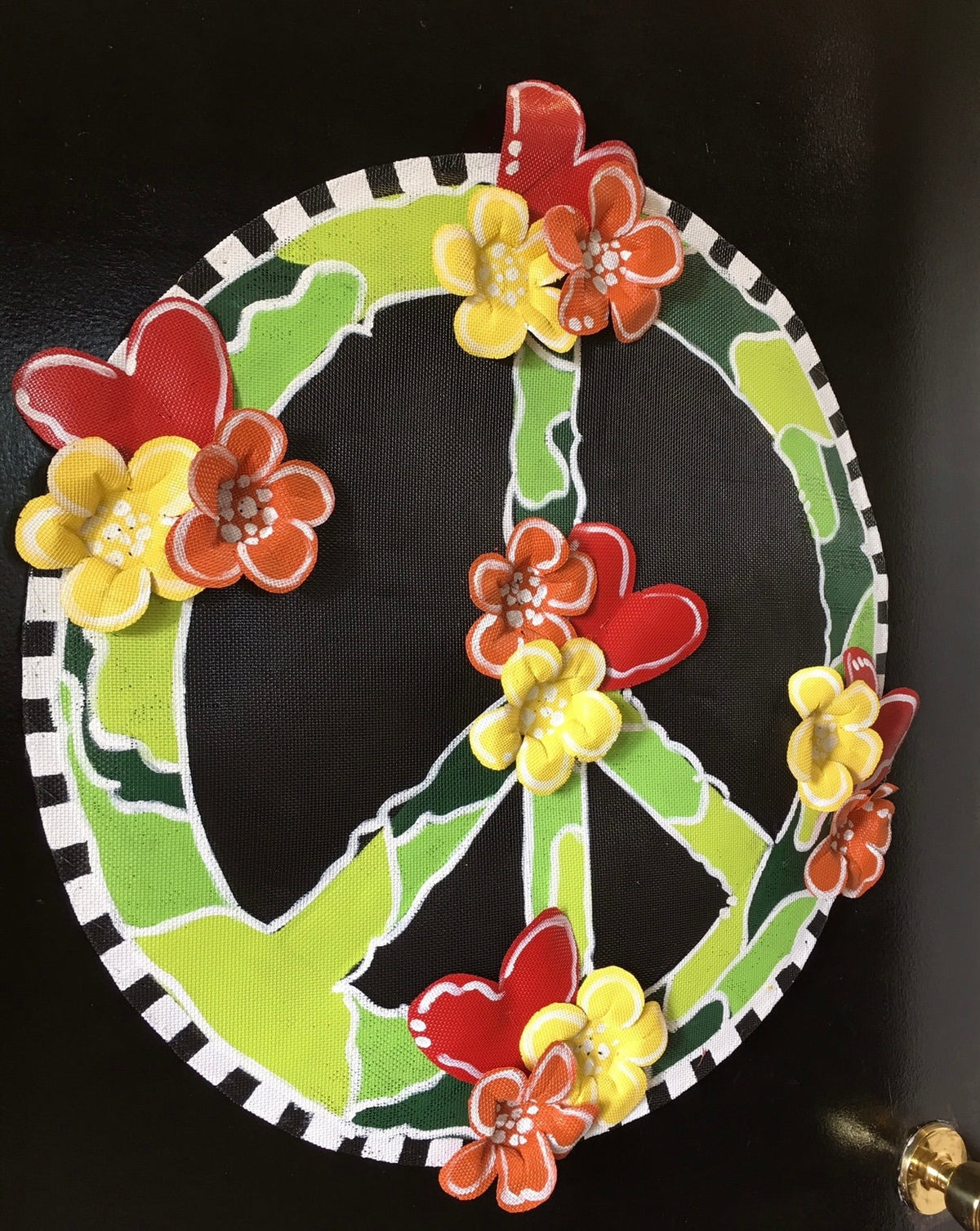 Aluminum Screen Wire Camo Peace Sign with Flowers Door Hanger Wreath