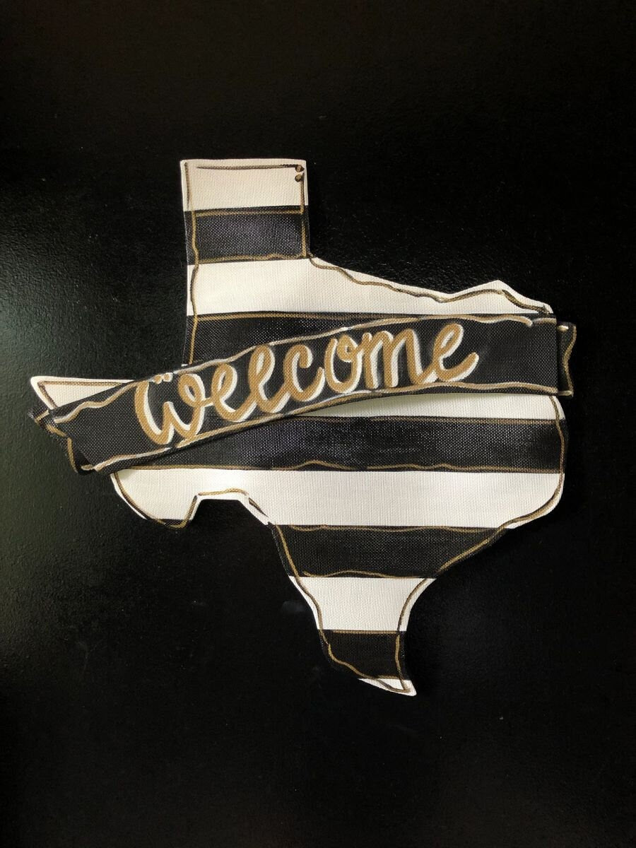 Screen Wire Texas Shaped Magnet Welcome Door Hanger with Magnetic Attachment Options Wreath Decor