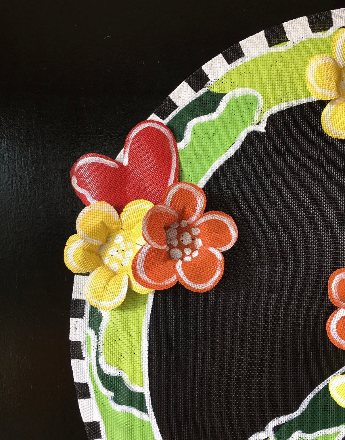 Aluminum Screen Wire Camo Peace Sign with Flowers Door Hanger Wreath