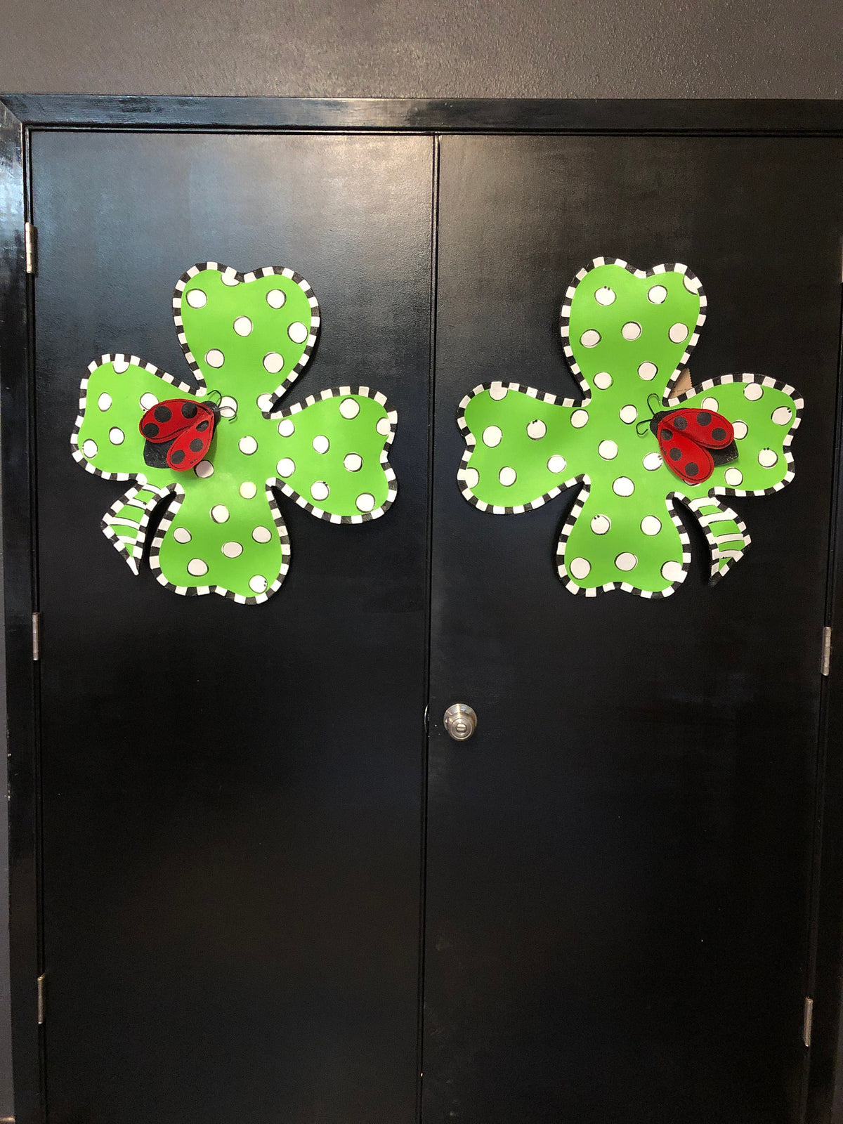 ST PATRICK DOOR Decor / St Patricks Day Green and White Polka Dot Shamrock 4 Leaf Clover with Ladybug Door Hanger Wreath Decor