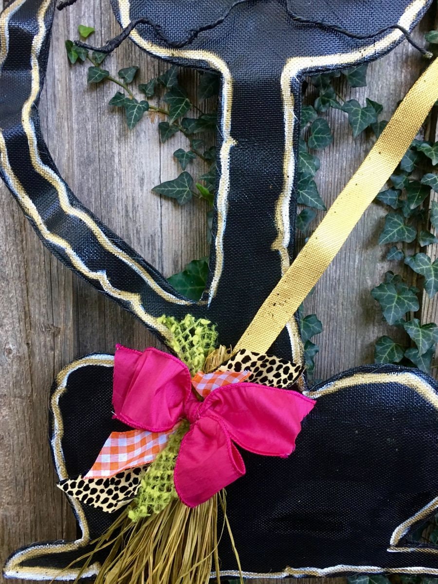 HALLOWEEN DOOR DECOR / Halloween Black Cat with Flying Broom