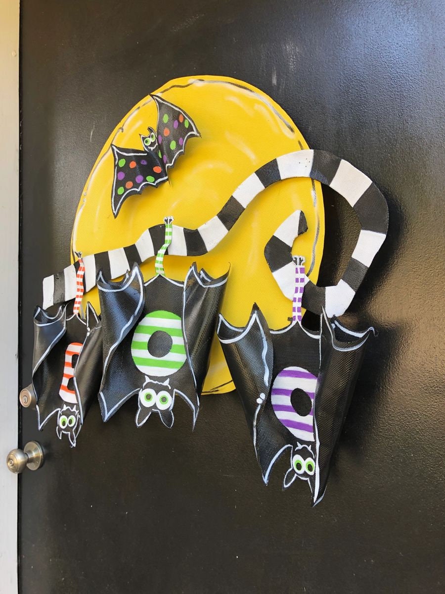 HALLOWEEN DOOR DECOR / Large Screen Wire Halloween Boo Bats with Moon Doornament Door Hanger