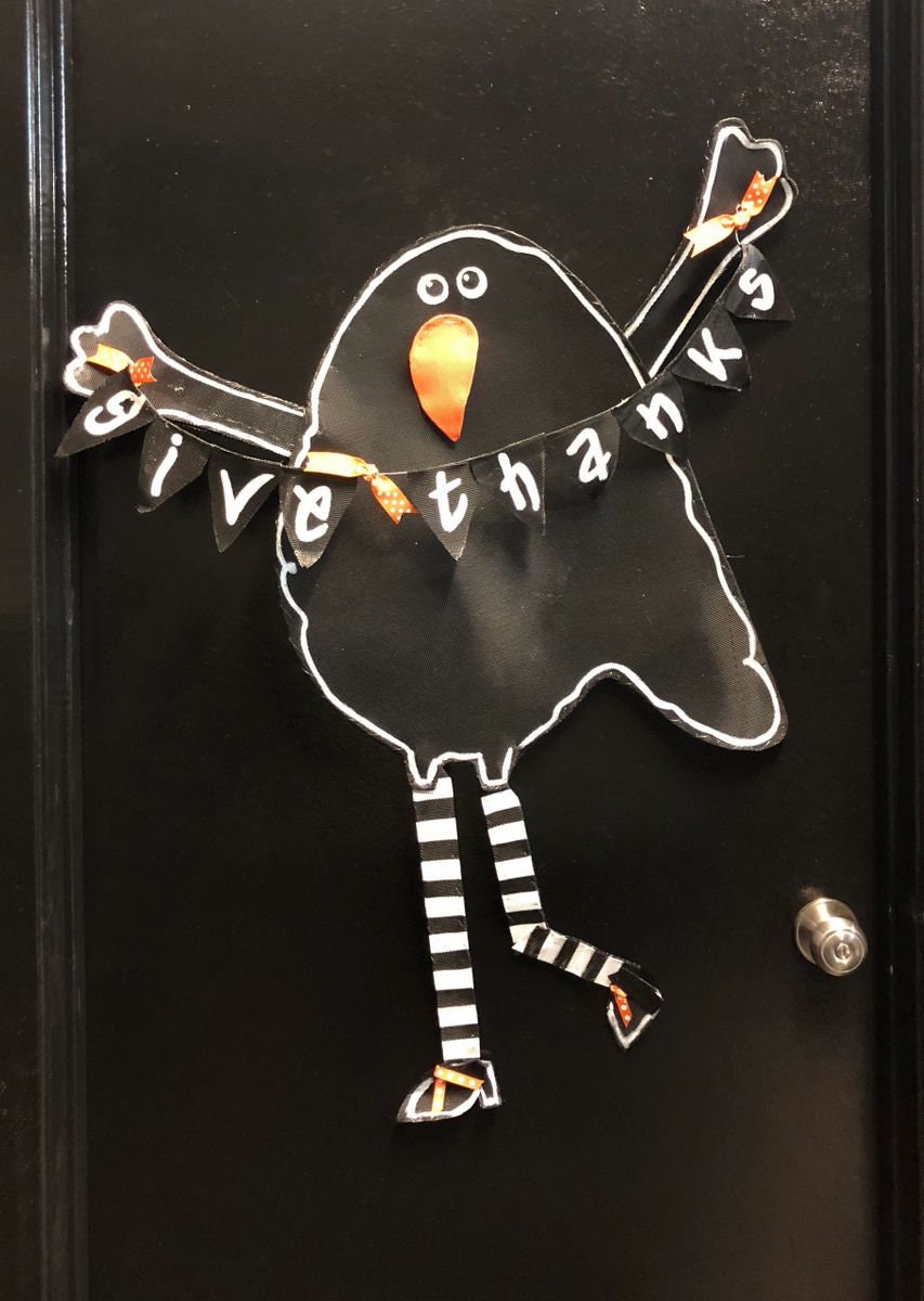 FALL DOOR DECOR / Screen Wire Thanksgiving Crow with "Give Thanks" Banner Doornament