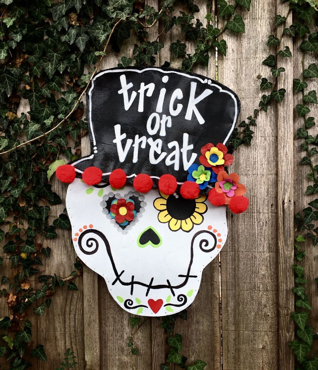 HALLOWEEN DOOR DECOR / Screen Wire Funky and Bright Halloween Day of the Dead Sugar Skull with Trick or Treat Top Hat Door Hanger Wreath