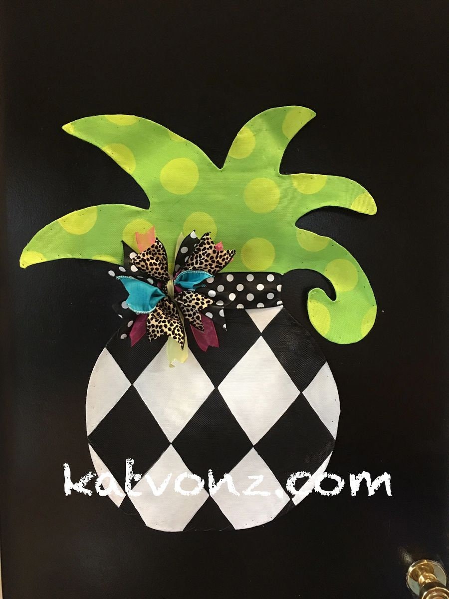Summer Door Hanger / SPRING DOOR DECOR / Black and White Diamond Pattern Pineapple with Bright Multicolor Bow Door Hanger Wreath Door Decor