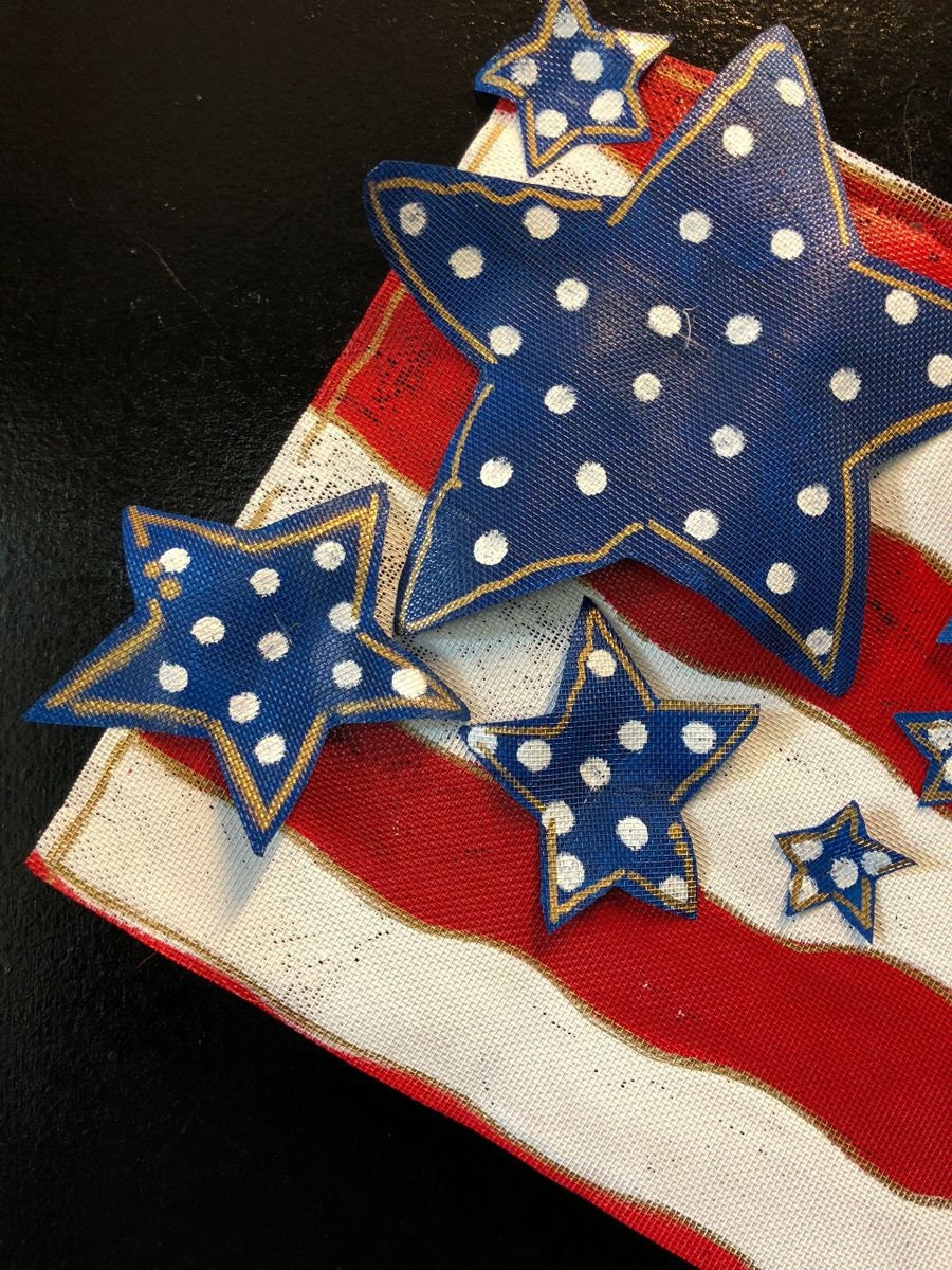Screen Wire Patriotic Independence Day July 4th Stars and Stripes Flag Doornament Door Hanger Wreath