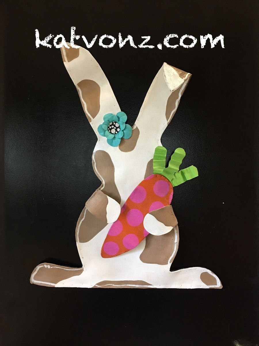 EASTER DOOR HANGER / Beige and White Spotted Screen Wire Easter Bunny Rabbit Doornament Door Hanger Wreath
