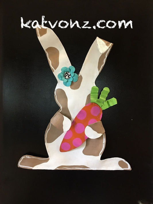 EASTER DOOR HANGER / Beige and White Spotted Screen Wire Easter Bunny Rabbit Doornament Door Hanger Wreath