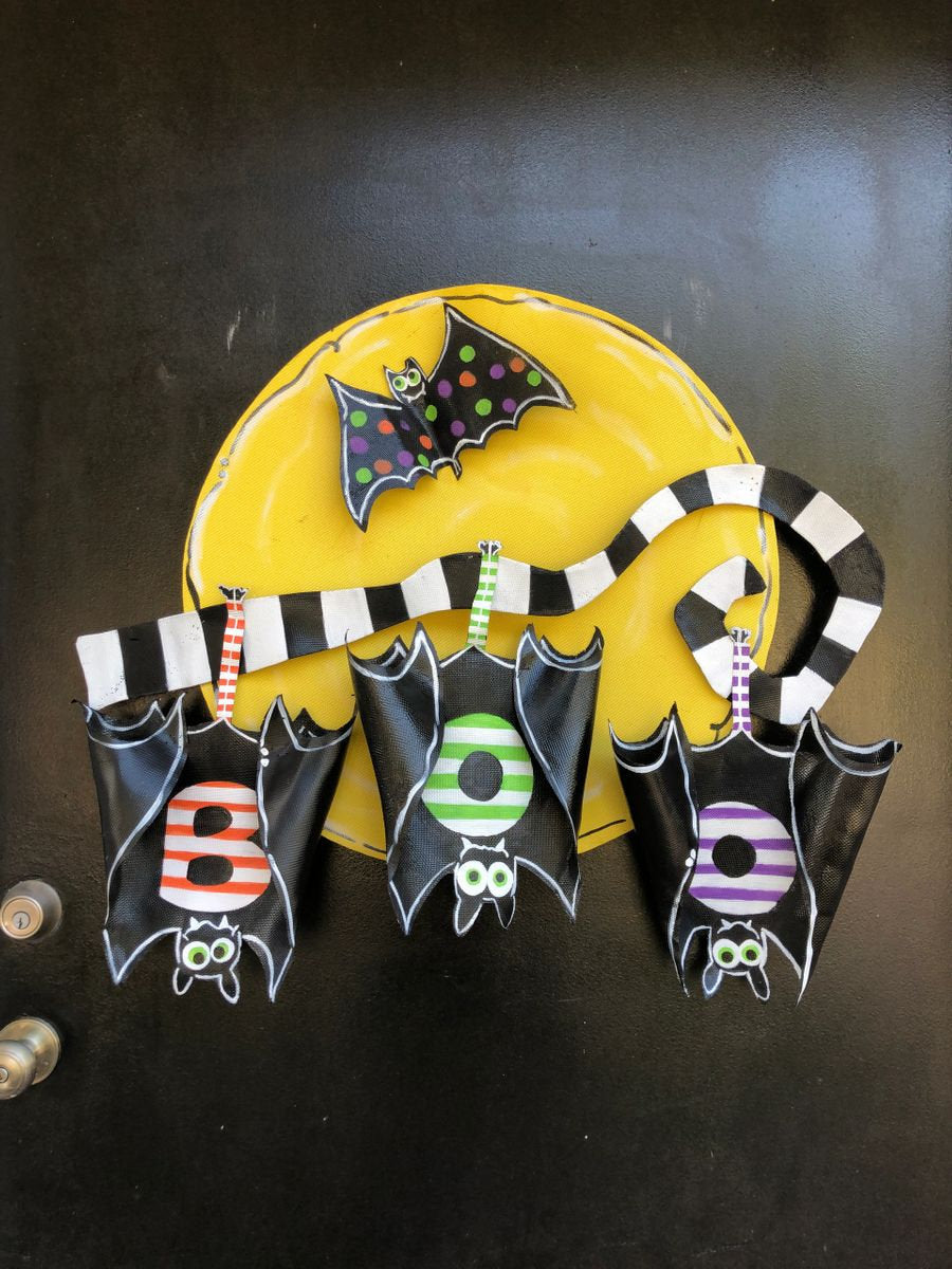 HALLOWEEN DOOR DECOR / Large Screen Wire Halloween Boo Bats with Moon Doornament Door Hanger