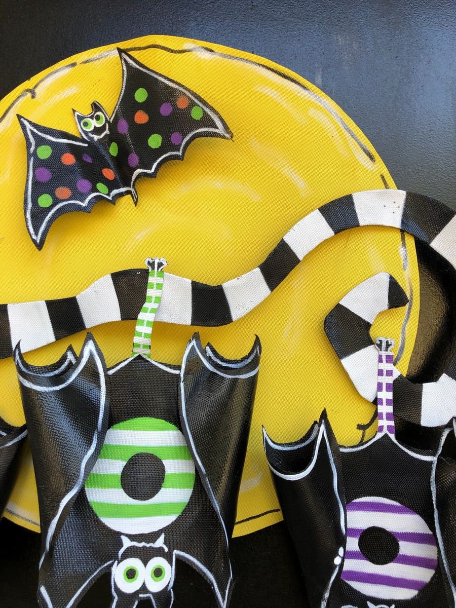 HALLOWEEN DOOR DECOR / Large Screen Wire Halloween Boo Bats with Moon Doornament Door Hanger