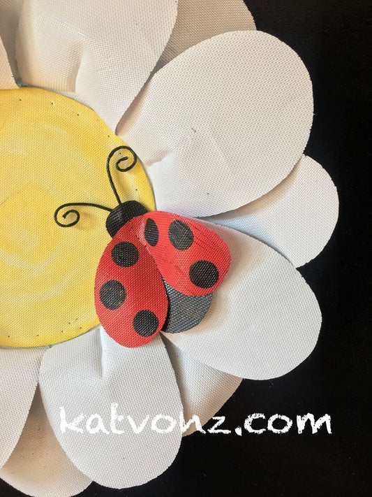Summer Door Hanger / SPRING DOOR DECOR / White Screen Wire Daisy with Yellow Center and Ladybug