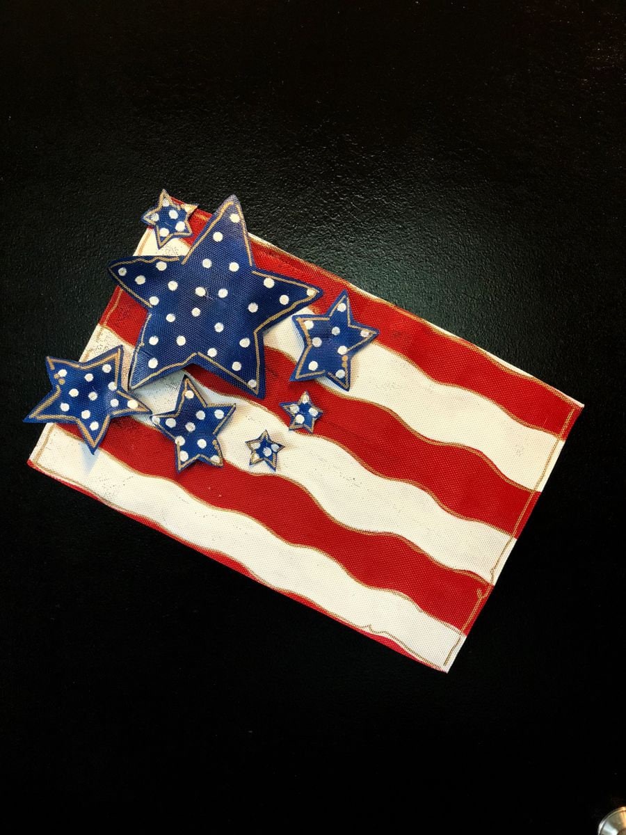 Screen Wire Patriotic Independence Day July 4th Stars and Stripes Flag Doornament Door Hanger Wreath