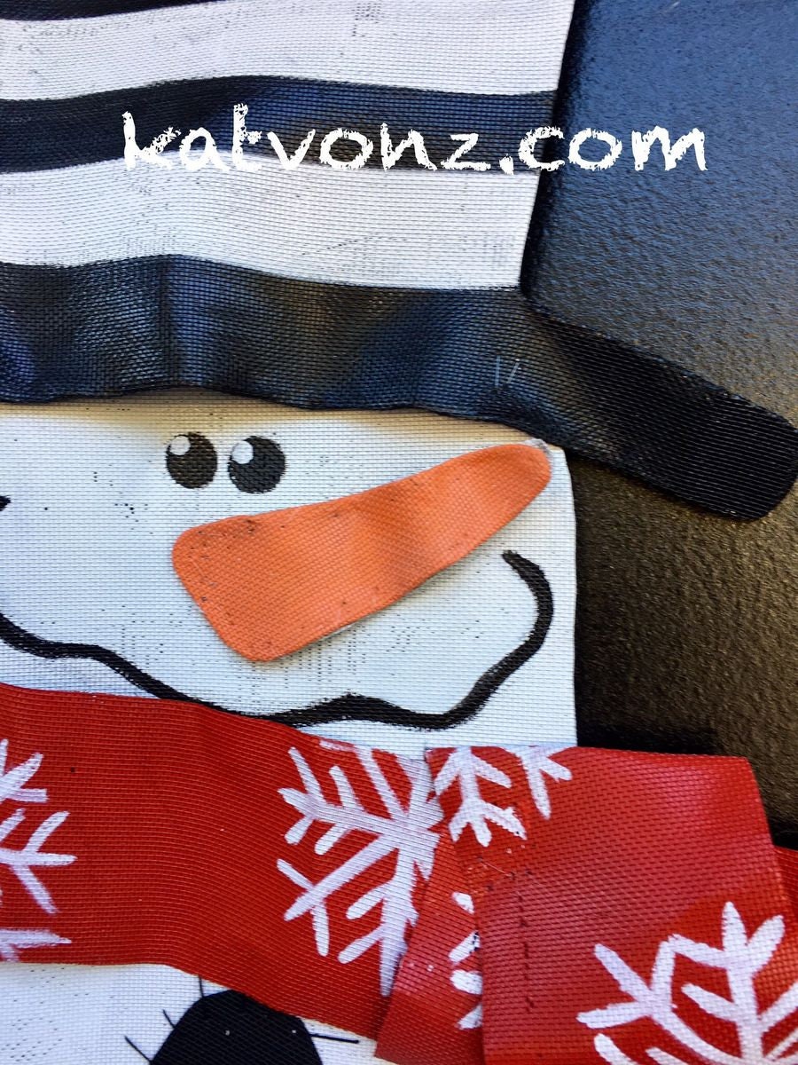 CHRISTMAS DOOR DECOR Extra Large Screen Wire Whimsical Winter Snowman Door Hanger with “Let it Snow” Banner Doornament Door Hanger Wreath