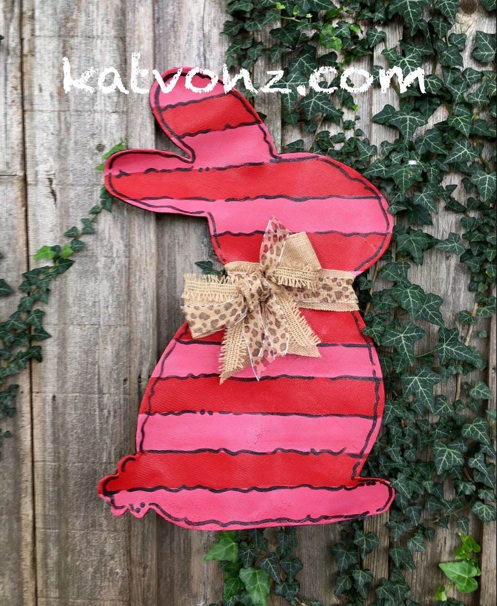 EASTER DOOR HANGER / Screen Wire Bright Red and Pink Screen Wire Easter Bunny Rabbit Doornament Door Hanger Wreath Decoration