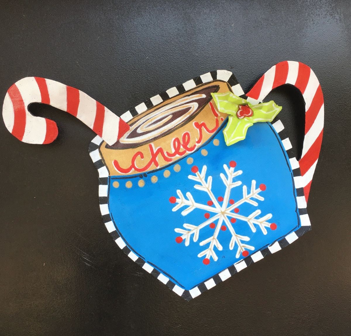 CHRISTMAS DOOR DECOR / Screen Wire Whimsical Winter Cup of Hot Cocoa Doornament Door Hanger Wreath
