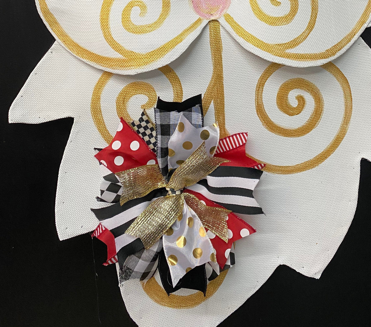 CHRISTMAS DOOR DECOR / Aluminum Screen Whimsical Santa Claus Red and White Hat and Ribbon Ribbon Holiday Decor Door Hanger Wreath