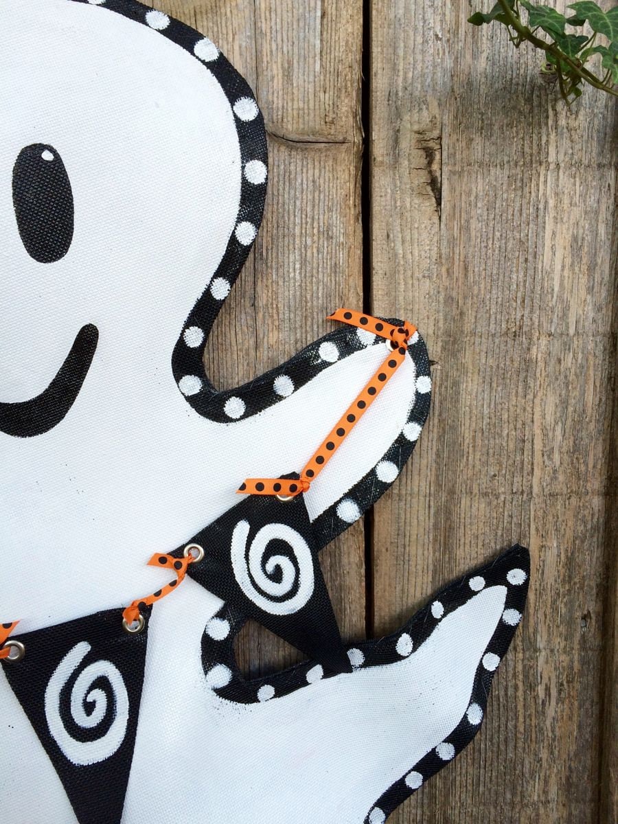 HALLOWEEN DOOR DECOR / Halloween Ghost Screen Wire Doornament holding a "B00" Banner!