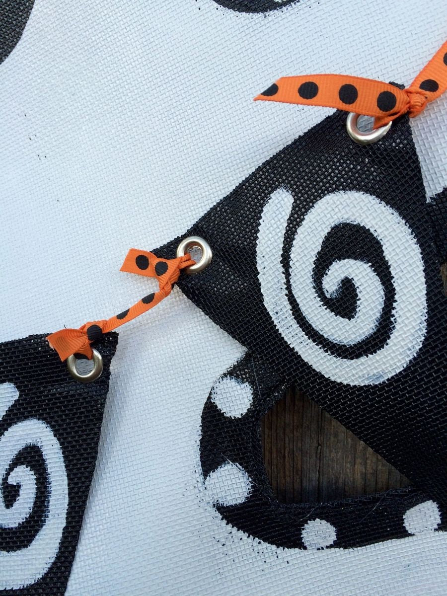 HALLOWEEN DOOR DECOR / Halloween Ghost Screen Wire Doornament holding a "B00" Banner!