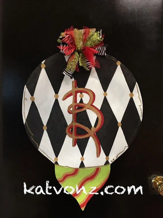 CHRISTMAS DOOR DECOR / Aluminum Screen Wire Whimsical Personalized Christmas Door Hanger Wreath Ornament with Ribbon