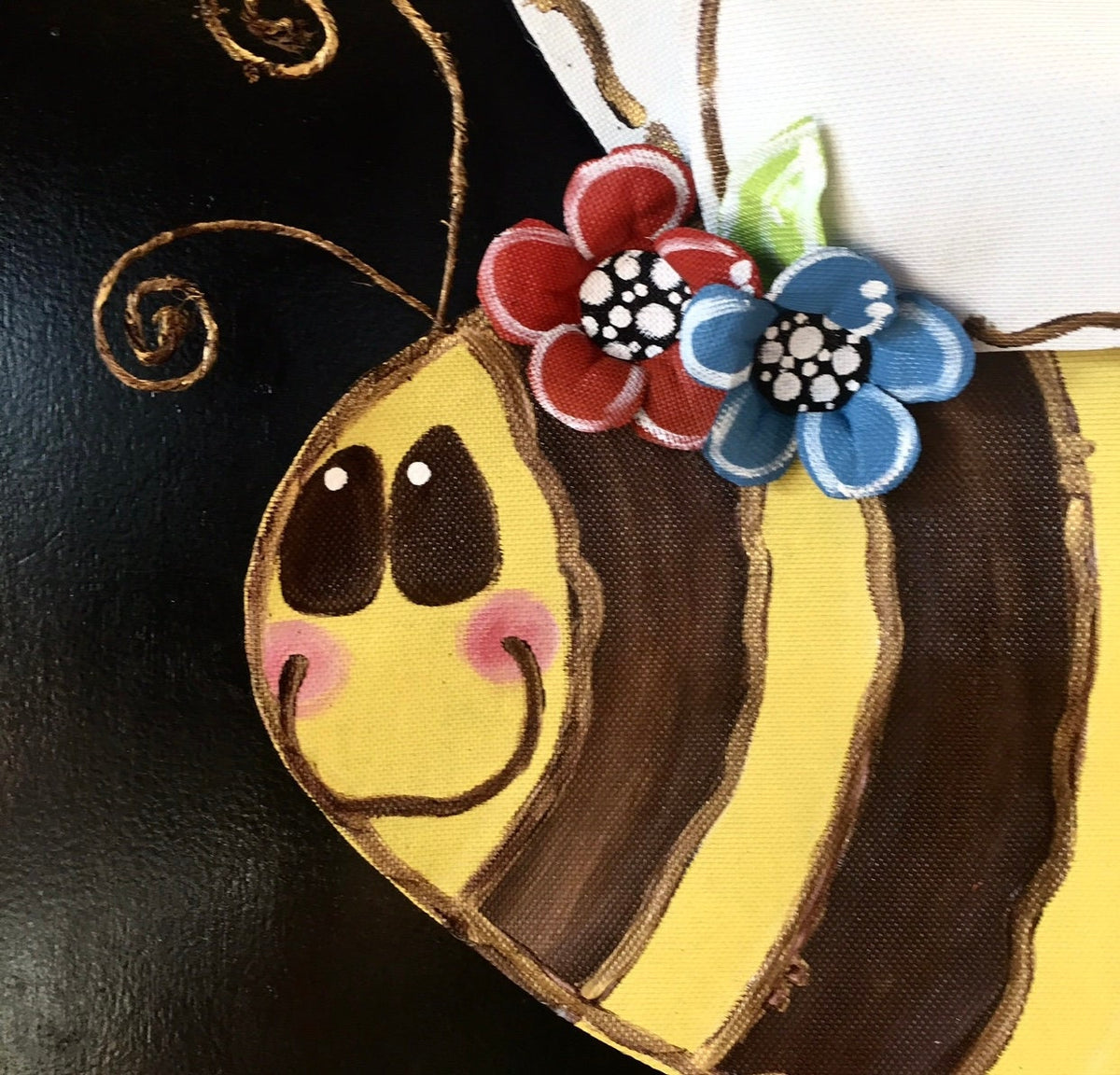 Aluminum Screen Wire Spring or Summer Bumble Bee with Flowers Door Hanger Wreath