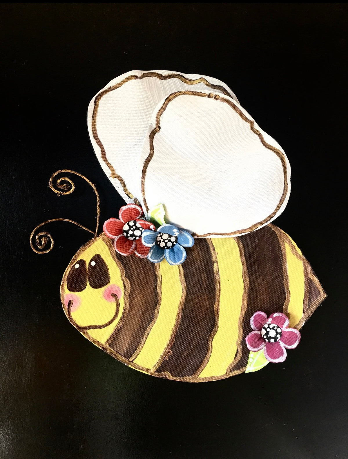 Aluminum Screen Wire Spring or Summer Bumble Bee with Flowers Door Hanger Wreath