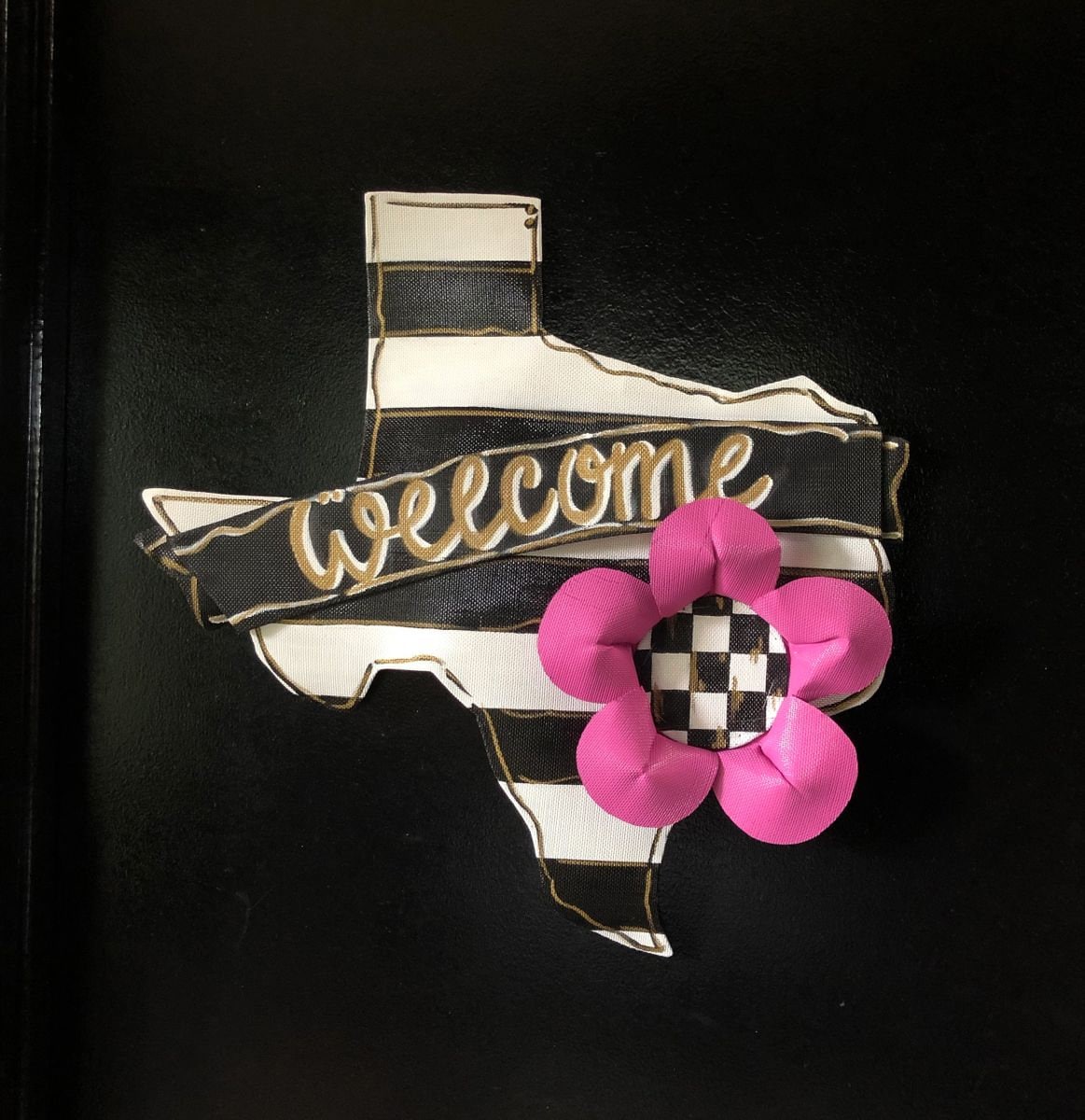Screen Wire Texas Shaped  Magnet Welcome Door Hanger with Magnetic Attachment Options Wreath Decor